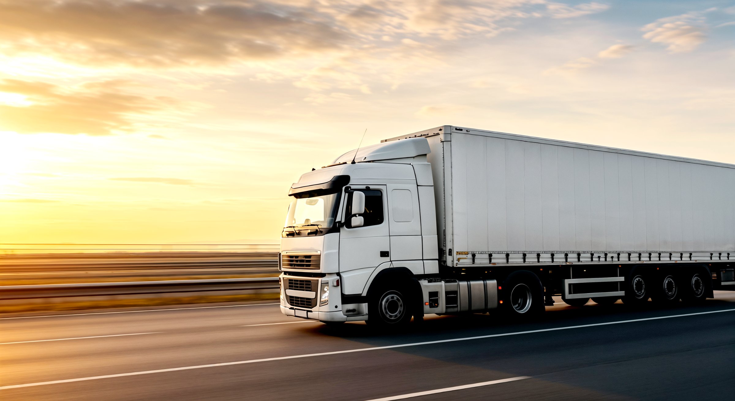 Camion bianco in corsa al tramonto