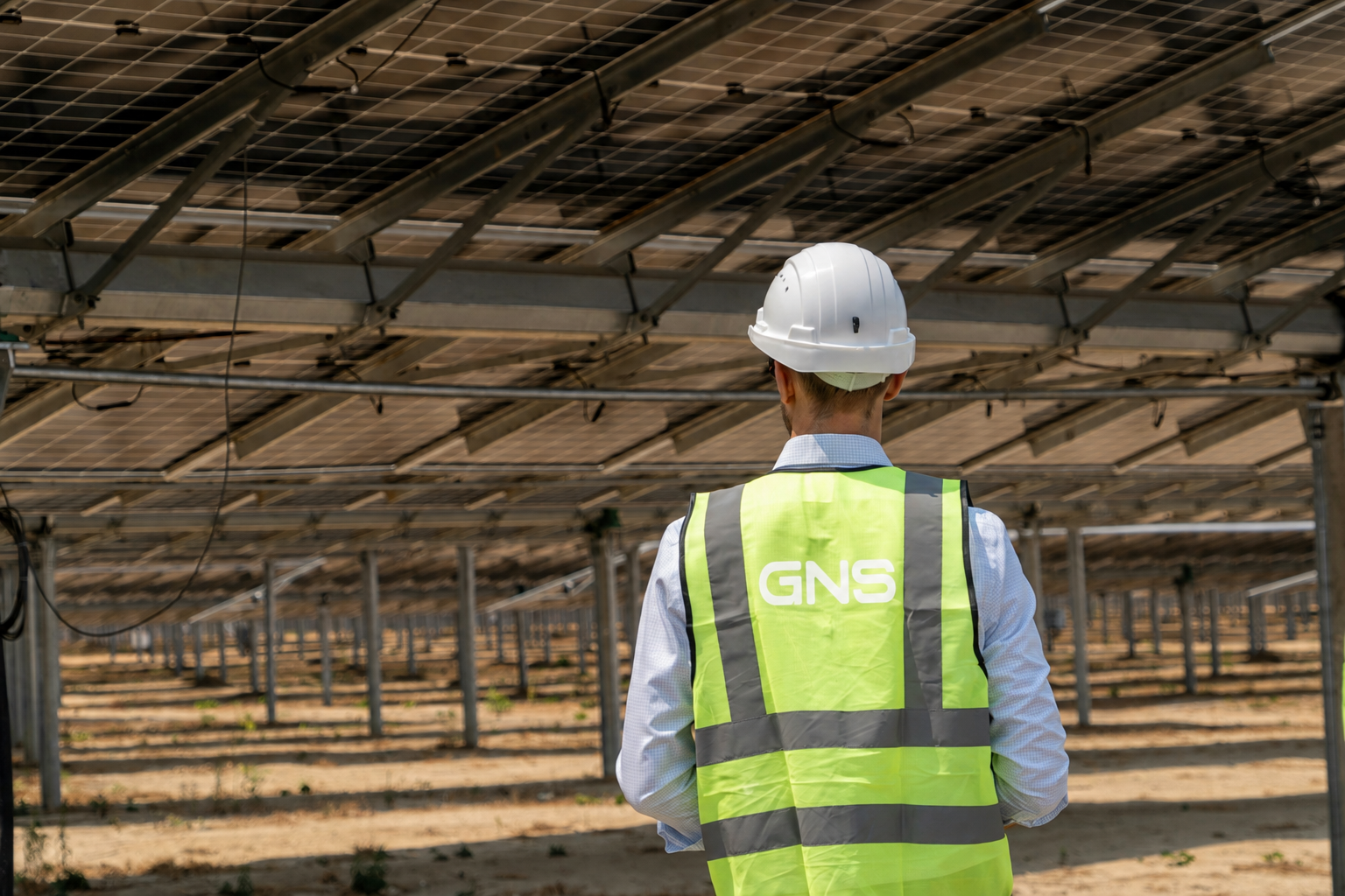 Tecnico GNS durante un sopralluogo in impianto fotovoltaico